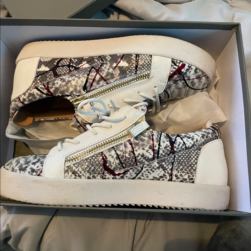 Only wore 2 times brand new paid 800$ box and everything.